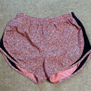 NIKE Dri Fit Pink Pebbled Pattern Running Shorts Size Medium Coral and Black